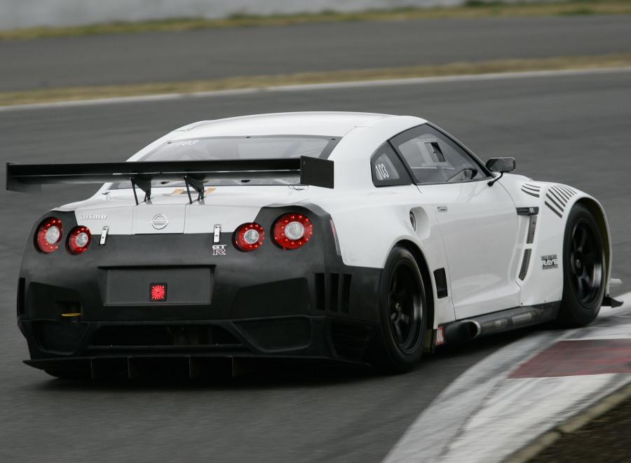  Nissan GT-R FIA GT1 2009 года  (фото 21 из 28)